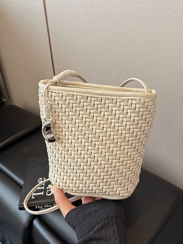 Damen Geflochtene PU Leder Eimertasche Mode Minimalistische Umhängetasche Mit Metallanhänger Trendy Pendeln Alltag Satchel