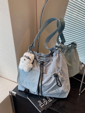 Borsa a Secchiello da Donna con Coulisse di Grande Capacità Borsa a Tracolla in Tessuto Casual Versatile Con Pendente a Forma di Cane di Peluche