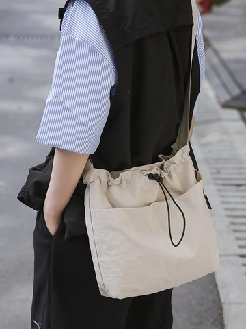 Large Capacity Nylon Drawstring Crossbody Bucket Bag For Women Casual Pleated Shoulder Bag Lightweight Waterproof Tote Bag