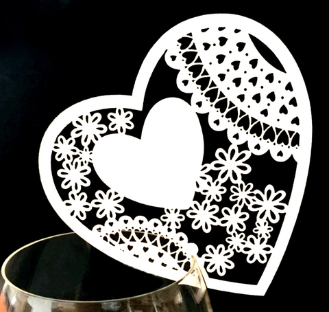 Marque-places en Carton Nacré Forme Cœur Découpe Laser pour Verres à Vin Décoration de Mariage