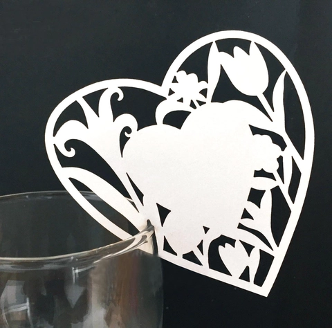 Segnaposto in Cartoncino Perlato a Forma di Cuore Intagliato al Laser con Motivo Floreale per Matrimonio San Valentino Festa Decorazione Bicchiere