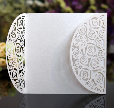 Elegante Laser Gesneden Roos Bruiloft Uitnodigingskaart Parelmoer Papier Holle Bloemen Wenskaart Met Strik Voor Verloving