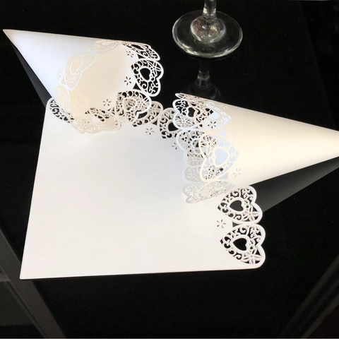 Wit Laser Gesneden Bruiloft Bedankdoosje Hol Hart Papier Confetti Kegel Voor Bloemblaadjes Snoep Verpakking Doos Met Lint Decoraties