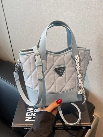 Modieuze Dames Gewatteerde PU Lederen Emmertas Contrastkleur Crossbody Tas Met Metalen Driehoek Logo En Bedeltje Handtas