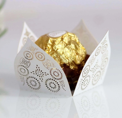 Pirottini di Carta Perla Traforati al Laser Eleganti Porta Caramelle Floreali per Matrimonio Festa Celebrazione Decorazione Dessert