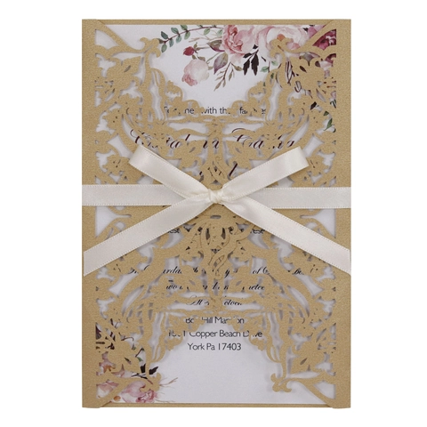 Eleganti Inviti di Nozze Taglio Laser Carta Perlata Intagliati Floreale Cartoline Con Buste e Nastri di Raso per Matrimonio