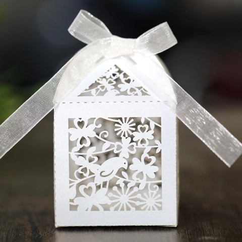 Cajas de Recuerdos de Boda de Corte Láser Pájaro Flor Hueco Caja de Regalo de Dulces Papel Perlado Bolsas de Regalo Con Cinta Decoración de Fiesta