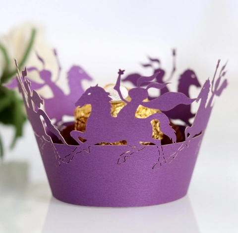 Lasergeschnitten Ritter Pferd Perlmuttpapier Cupcake-Hüllen Hohle Dessert Dekoration Für Geburtstag Hochzeit Party Kuchen Deko