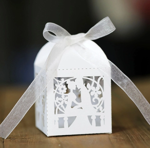 Cajas de Caramelos de Corte Láser Silueta de Pareja Romántica Embalaje de Regalo de Corazón Para Boda San Valentín Fiesta
