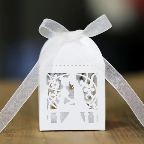 Cajas de Caramelos de Corte Láser Silueta de Pareja Romántica Embalaje de Regalo de Corazón Para Boda San Valentín Fiesta