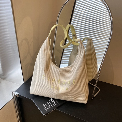 Grand Sac Hobo en Cuir PU Tissé pour Femmes Sac à Bandoulière de Plage d'été Décontracté avec Impression de Lettres