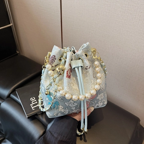 New Chinese Style Embroidery Bucket Bag Satin Jacquard Drawstring Handbag With Artificial Pearl Handle And Gold Chain Crossbody Bag For Women