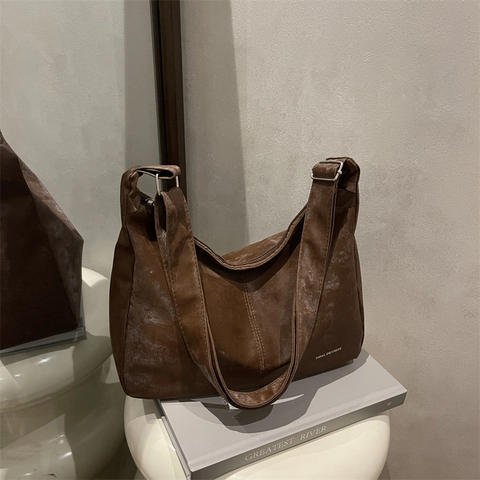 Dames Grote Capaciteit Retro Hobo Schoudertas PU Leer Vintage Woon-werkverkeer Underarm Tote Bag Met Beer Hanger Handtas