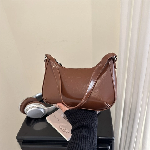 Sac Hobo Retro en Cuir PU pour Femmes Minimaliste Sac Sous le Bras Brillant Sac Demi-Lune Simple Mode Sac de Navettage pour Femmes