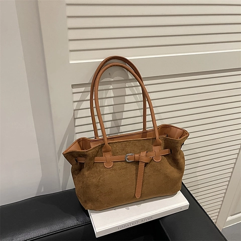 Vintage Faux Suede Large Capacity Tote Bag For Women Winter Minimalist Shoulder Underarm Bag Solid Color Handbag With Beaded Pendant