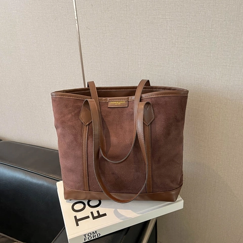 Women's Large Capacity Faux Suede Tote Bag Urban Fashion Commuter Shoulder Bag With Cartoon Pendant Stitching Soft PU Purse