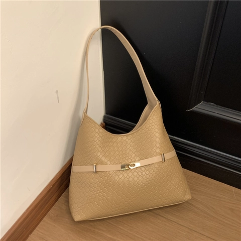 Vintage Woven Pattern PU Leather Underarm Bag For Women Large Capacity Tote Shoulder Bag With Gold Metal Buckle Commuter