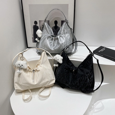 Borsa Hobo da Donna in Pelle PU con Pieghe Grande Capacità Borsa Sottoascellare con Ciondolo a Nuvola in Peluche Borsa a Spalla