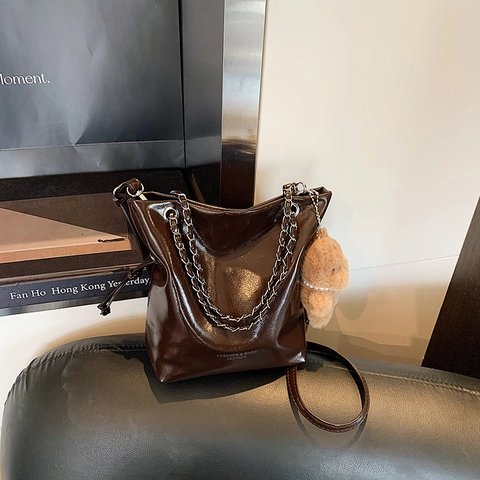 Fashion High Gloss PU Leather Bucket Bag Large Capacity Solid Color Casual Women Shoulder Crossbody Bag With Bear Charm