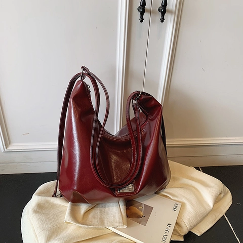 Vintage Large Capacity PU Leather Tote Bag For Women Urban Minimalist Solid Color Hobo Shoulder Bag With Plush Bear Pendant