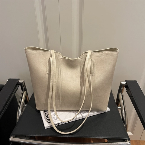 Women Vintage PU Leather Tote Bag Large Capacity Urban Minimalist Shoulder Bag Solid Color Commuter Handbag With Stitching