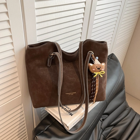Borsa Tote in Pelle PU Vintage per Donna Cuciture a Contrasto Borsa a Tracolla a Grande Capacità con Ciondolo a Orso Casual