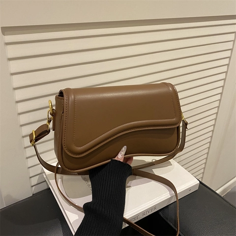 Women Retro PU Leather Shoulder Bag With Wave Flap Design Solid Color Messenger Bag Simple Urban Fashion Handbag For Daily Commute