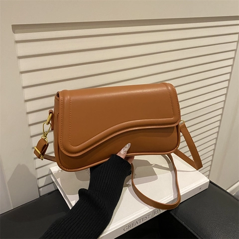 Women Retro PU Leather Shoulder Bag With Wave Flap Design Solid Color Messenger Bag Simple Urban Fashion Handbag For Daily Commute