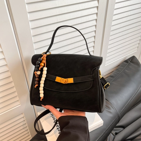 Retro Frosted PU Shoulder Bag For Women Vintage Metal Lock Handbag With Beaded Pendant Elegant Crossbody Bag Simple Daily Fashion
