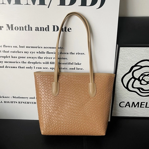 Women Minimalist Woven Tote Bag Large Capacity Urban Commute Fashion PU Leather Shoulder Handbag Solid Color Versatile Purse