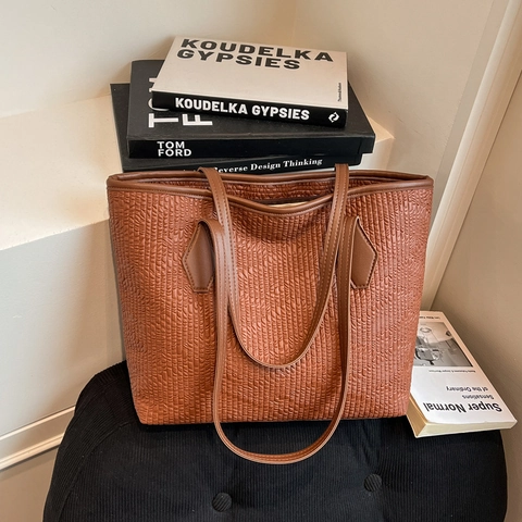Women Retro Woven Pleated Tote Bag Large Capacity Minimalist PU Shoulder Bag Commuter Office Work Handbag Solid Color Purse