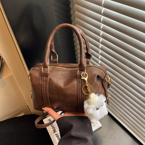 Retro PU Leder Boston Tasche Mit Großer Kapazität Für Damen Urban Einfache Schultertasche Umhängetasche Mit Anhänger