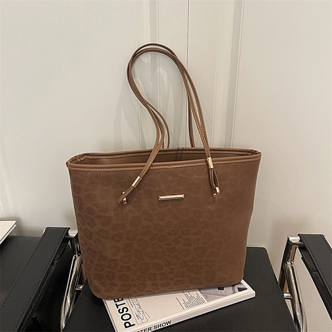 Vintage Leopard Print Tote Bag For Women Large Capacity PU Leather Shoulder Bag With Gold Metal Decor Stylish Retro Satchel