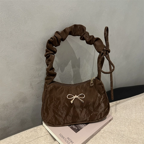 Bolso de Hombro de Cuero PU Fruncido para Mujer Con Lazo Metálico Bolso de Axila Minimalista de Moda Color Sólido