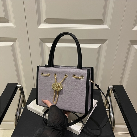 Moderne Damen Umhängetasche Aus PU-Leder Große Kapazität Crossbody-Tasche Lychee-Muster Tote Goldkette Doppelring Pendler Handtasche