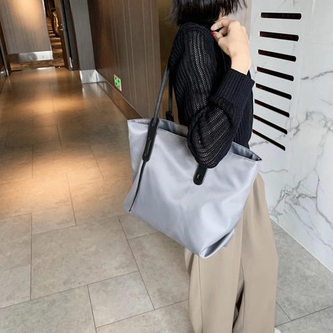 Women Large Capacity Nylon Tote Bag Urban Minimalist Solid Color Shoulder Bag Commute Handbag Lightweight Versatile Daily Bag