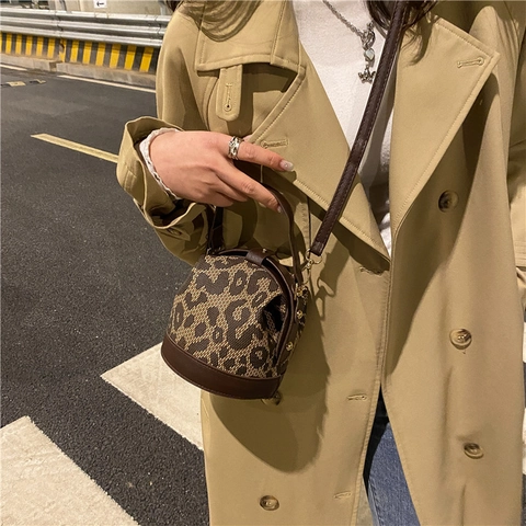 Damen Retro Leopardenmuster Zylinder Schultertasche PU Leder Canvas Handtasche Mode Crossbody Bucket Bag Goldene Fünf Hardware
