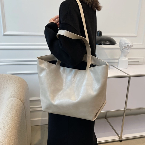 Women Large Capacity Tote Bag Retro PU Leather Minimalist Casual Shoulder Bag Solid Color Commuter Handbag Large Capacity Bag