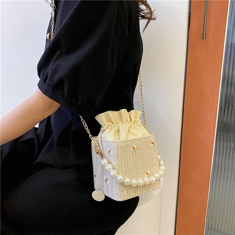Borsa a Secchiello in Paglia Intrecciata da Donna Elegante con Ricamo a Margherita Manico in Perle Artificiali Coulisse Catena Metallo