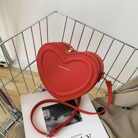 Damen Herzform Umhängetasche PU Leder Mode Schultertasche Mit Vergoldeten Buchstaben Reißverschluss Kleine Elegante Tasche