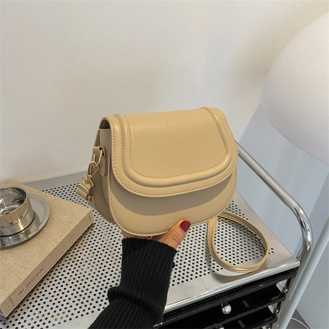 Minimalistische Einfarbige PU Leder Satteltasche Für Damen Retro Casual Schulter Umhängetasche Mit Verstellbarem Gurt Mode Klappen Quadratische Tasche