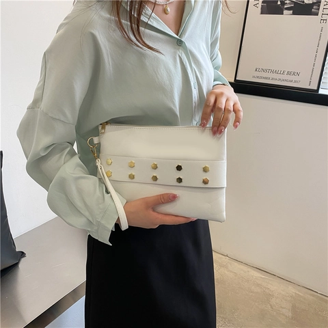 Vintage Rivet PU Leather Clutch Bag Women Fashion Envelope Handbag Solid Color Elegant Wristlet Bag Streetwear Party Accessory