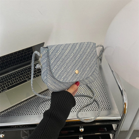 Mode Damen PU Leder Kleine Quadratische Tasche Einfache Webtextur Schulter Umhängetasche Casual Täglich Klappe Handtasche
