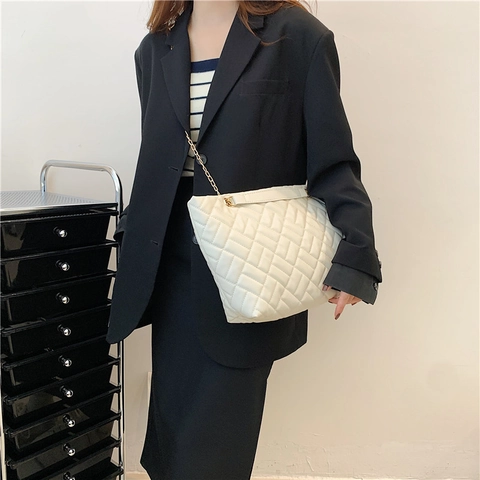 Fashion Quilted Rhombic Tote Bag Women PU Leather Large Capacity Chain Shoulder Bag Solid Color Casual Daily Handbag
