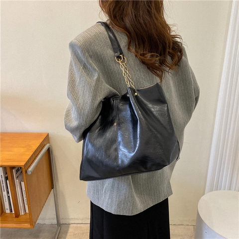 Borsa Tote da Donna in Morbida Pelle PU Grande Capacità Tracolla con Catena in Metallo Minimalista Casual Ufficio