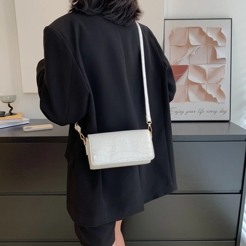 Women Retro Crocodile Embossed PU Leather Underarm Bag Fashion Small Square Shoulder Bag Casual Daily Bag With Single Strap