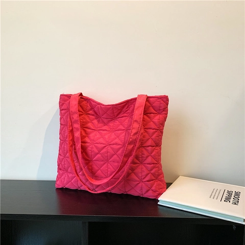 Bolso Tote de Nailon Acolchado para Mujer Moda Gran Capacidad Streetwear Patrón de Estrellas Bolso de Hombro Invierno 2023