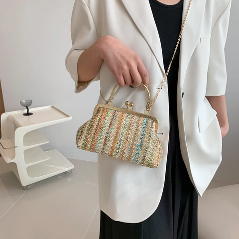 Sac à Épaule en Paille Tissée pour Femmes Motif Chevron Multicolore Fermoir à Baiser Rétro avec Chaîne Métallique Sac Bandoulière