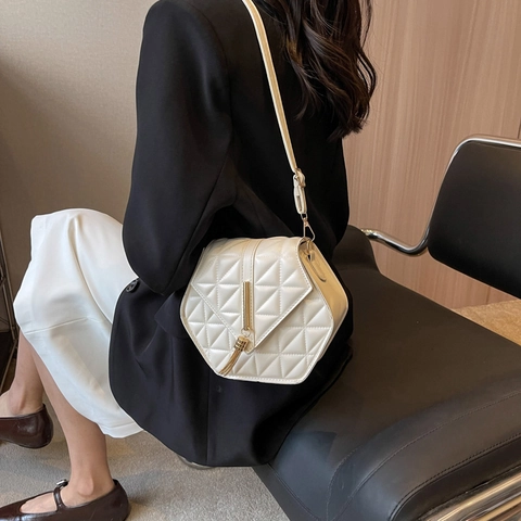 Fashion Women Hexagonal Crossbody Bag PU Leather Quilted Pattern Tassel Shoulder Bag Small Square Bag For Daily Use