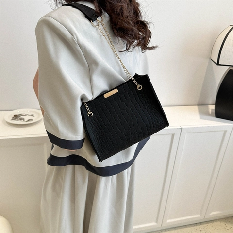 Women Croc-Embossed PU Leather Shoulder Bag Fashion Square Tote With Gold Chain Strap Elegant Daily Crossbody Handbag